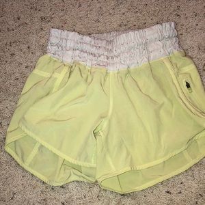 RARE lululemon tracker short in yellow + polka dot